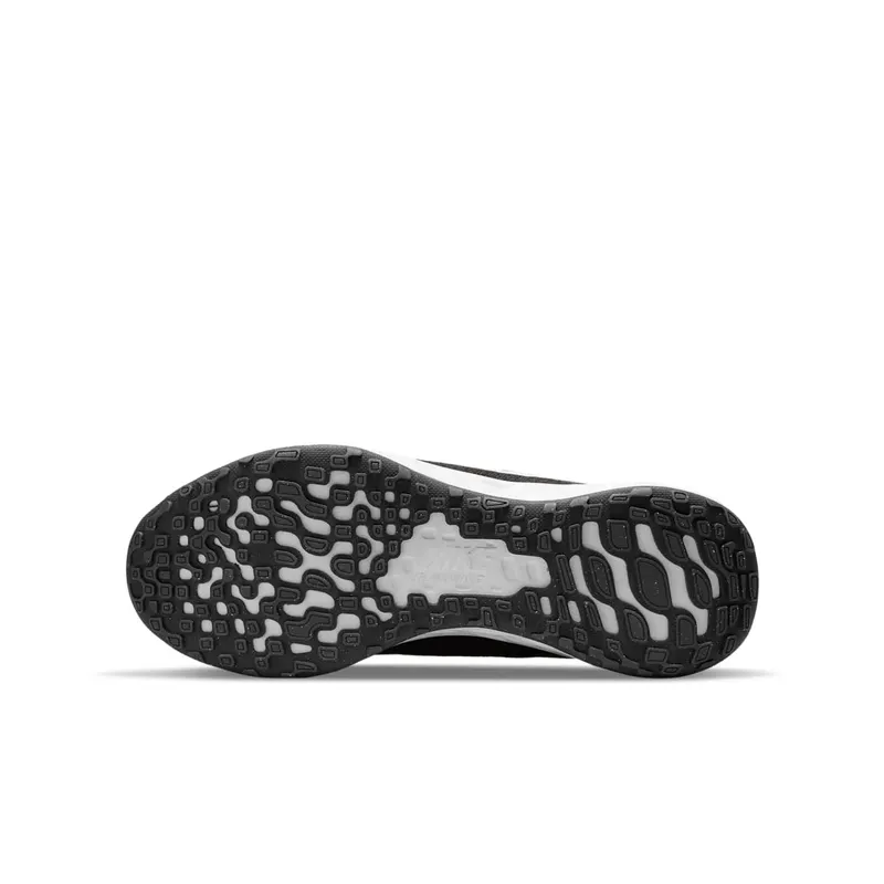 Nike Revolution 6 Older Kids’ Road Running Black 50% Sustainable Materials (DD1096-003)