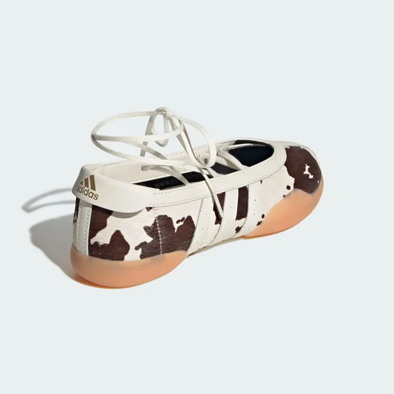 adidas Taekwondo Mei “Cow Print” (KJ0229) — koeienprint op een ballerina-silhouet (5)