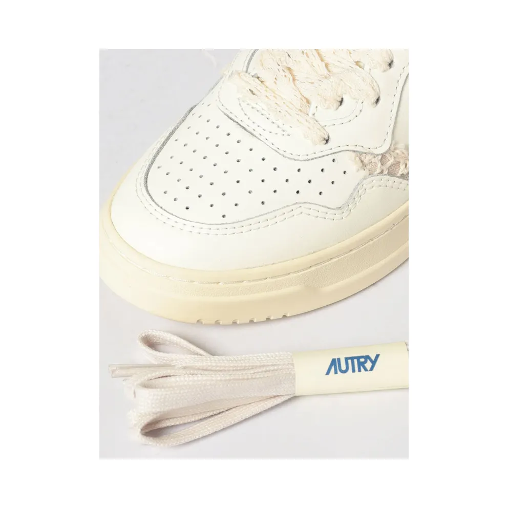Autry Medalist Low Leather with Lace Details Black (AULWMJ01)