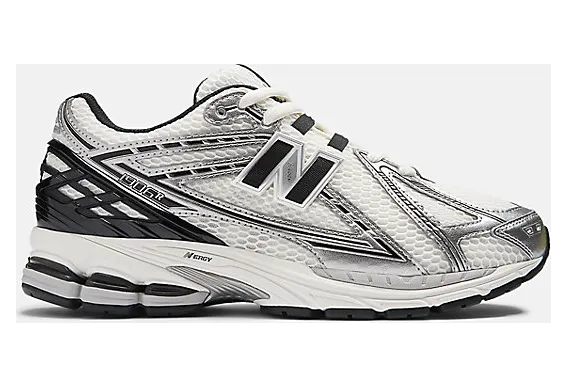 New Balance 1906R “Silver Metallic”: chroom op straatniveau
