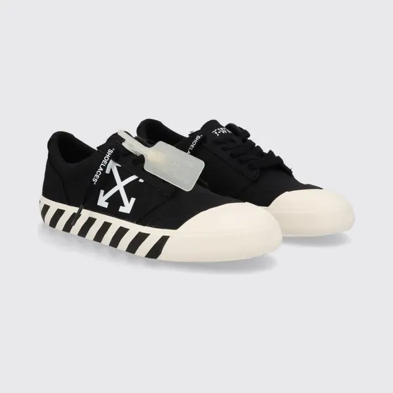 Off-White Vulcanized Low-Top Canvas Sneakers with Contrast Arrow Logo Black (M2APC9F0011001)