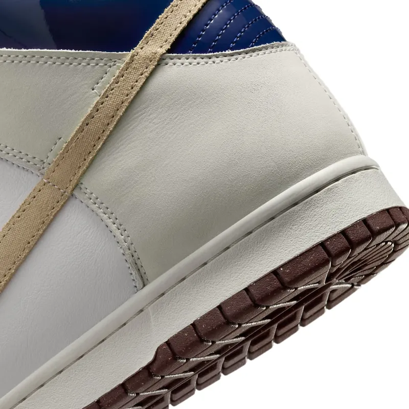 Nike SB Dunk White/Ivory/Sand Dune/Blue Void/Dark Team Red (IU4491-100)