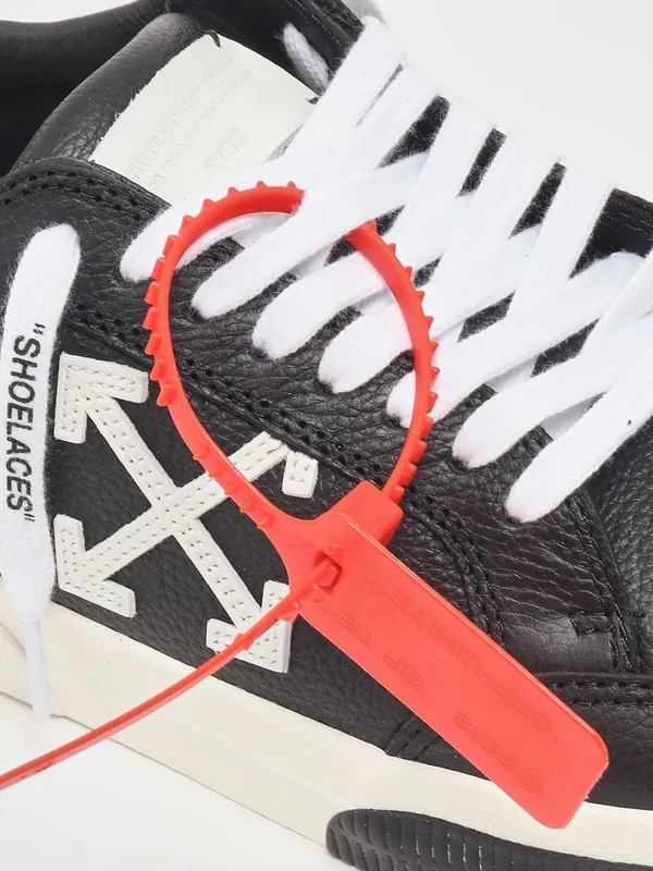Off-White Vulcanized Low-Top Leather Sneakers with Contrasting Arrow Logo Black (OMIA293C99LEA0021001) (4)