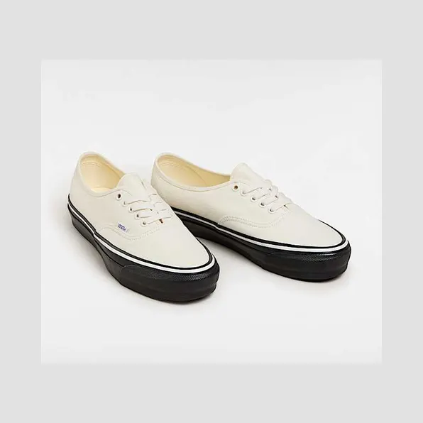 Vans Premium Authentic White Black Midsole (VN000EBNYB2)