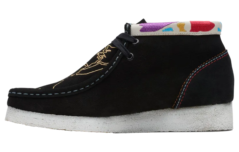 Clarks Wallabee Boot “Black Embroidery” (26168582)