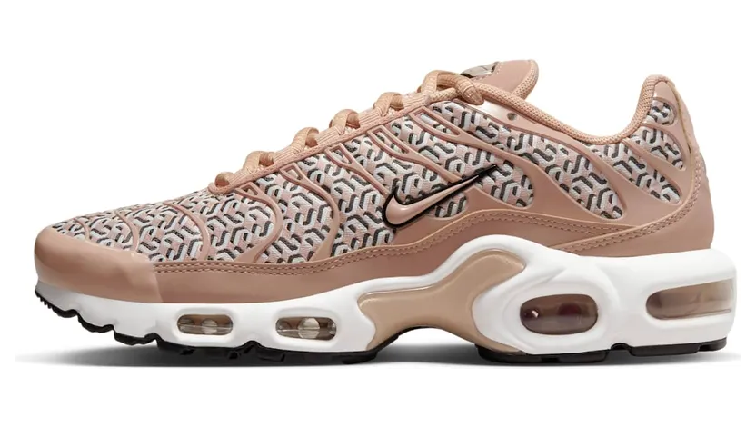 Nike Air Max Plus United in Victory (FB2557-200)