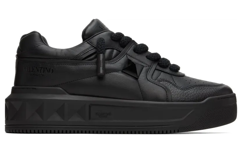 Valentino Garavani Black One Stud 0NO NERO (1Y0S0G37XTM)