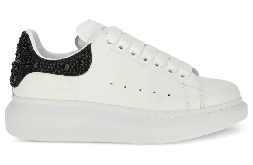 Alexander McQueen Oversized white and jet black sneakers – Wit (666407WIAK2)