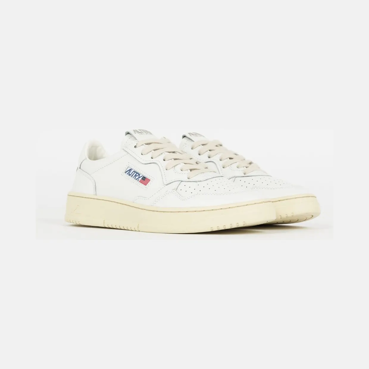 Autry Medalist Low LL15 “White” (AUL-LL15-WHT)