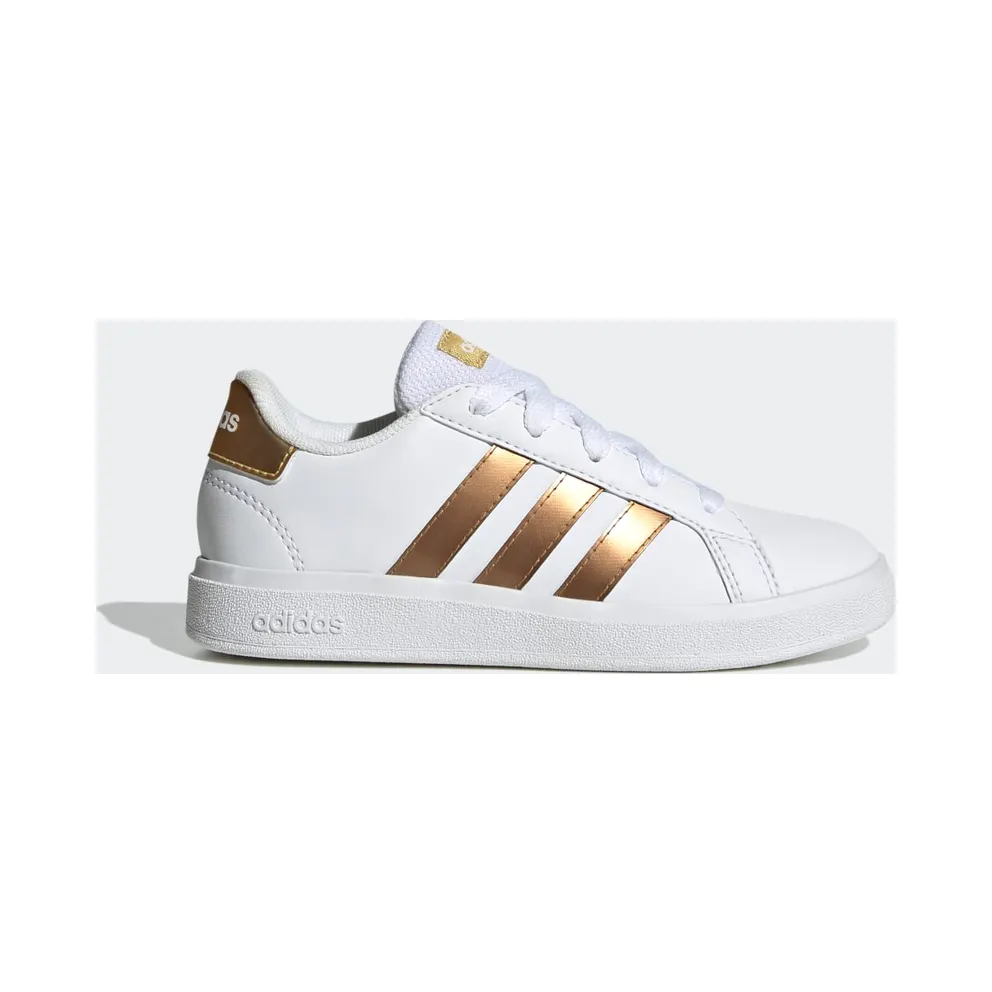 adidas Grand Court Sustainable Lifestyle Tennis Lace Schuh Cloud White / Cloud White / Matte Gold (GY2578)