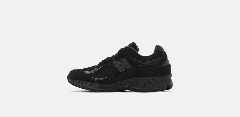 New Balance 2002R “Triple Black Suede” (U2002RBL)