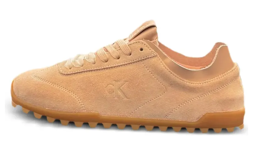 Calvin Klein aus Wildleder mit Logo-Prägung – Nude (HW0HW03150TD8)