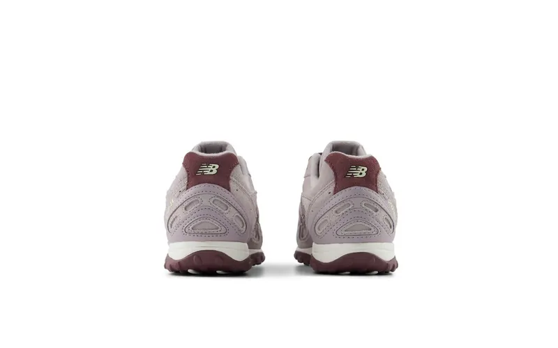 New Balance 204L “Truffle Salt” (U204L8WR): mauve suède met bordeaux, de kleur van dit najaar (6)