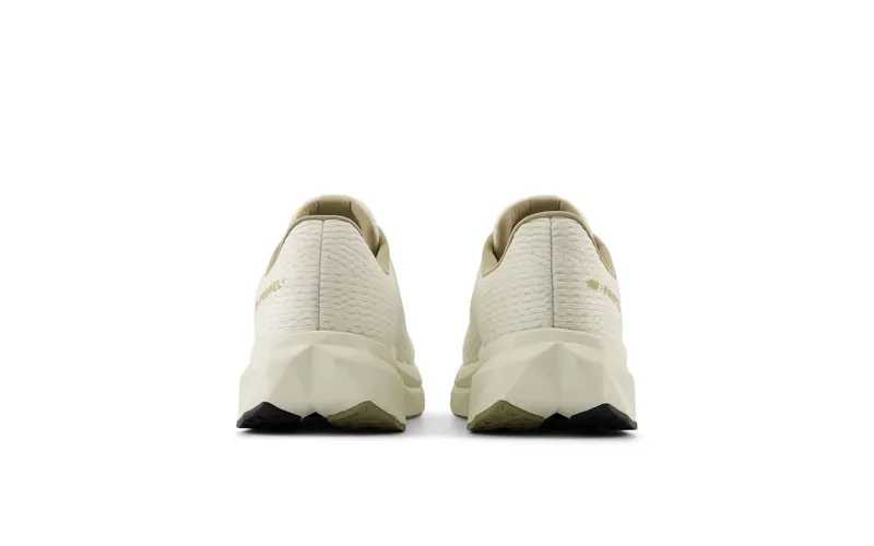 New Balance FuelCell Propel v5 Linen Gold Metallic Stoneware (WFCPRHL5)