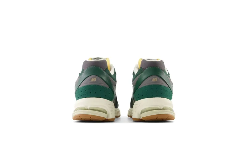 New Balance 2002R Nightwatch Green Vintage Leather (M2002RVI)