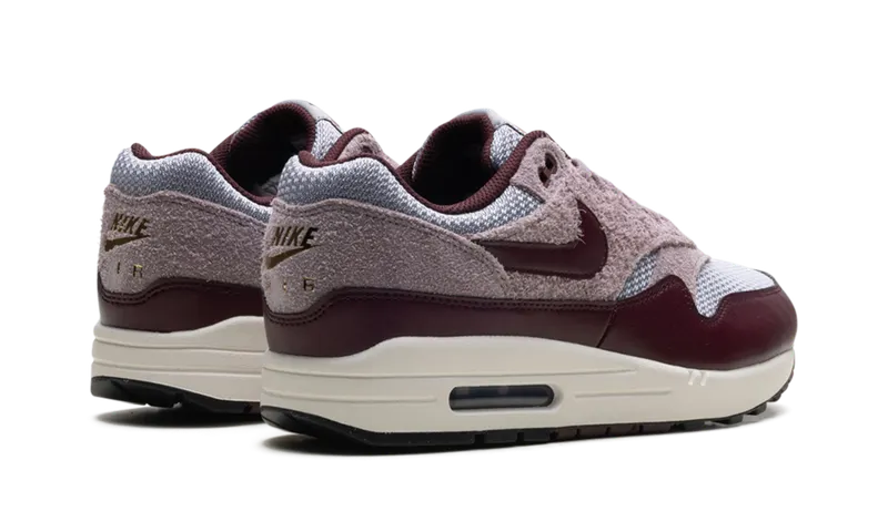 Nike Air Max 1 ESS PRM “CEMENT GREY/BURGUNDY CRUSH” (FQ7327-001)