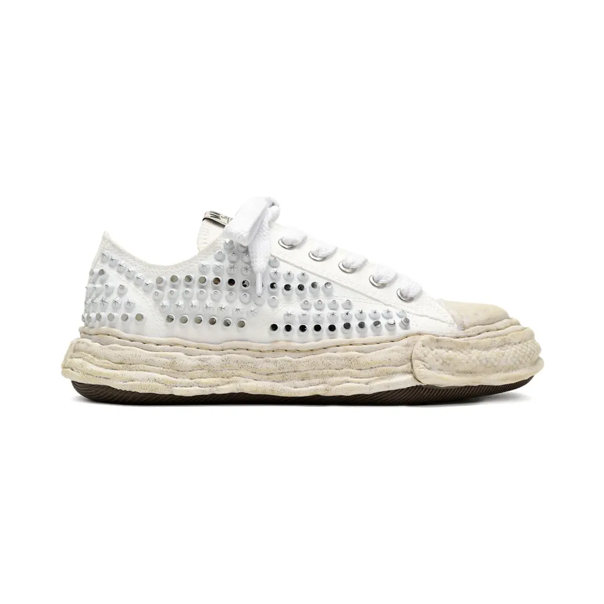 Maison Mihara Yasuhiro Canvas low-top met studs “White” (J16SH187)