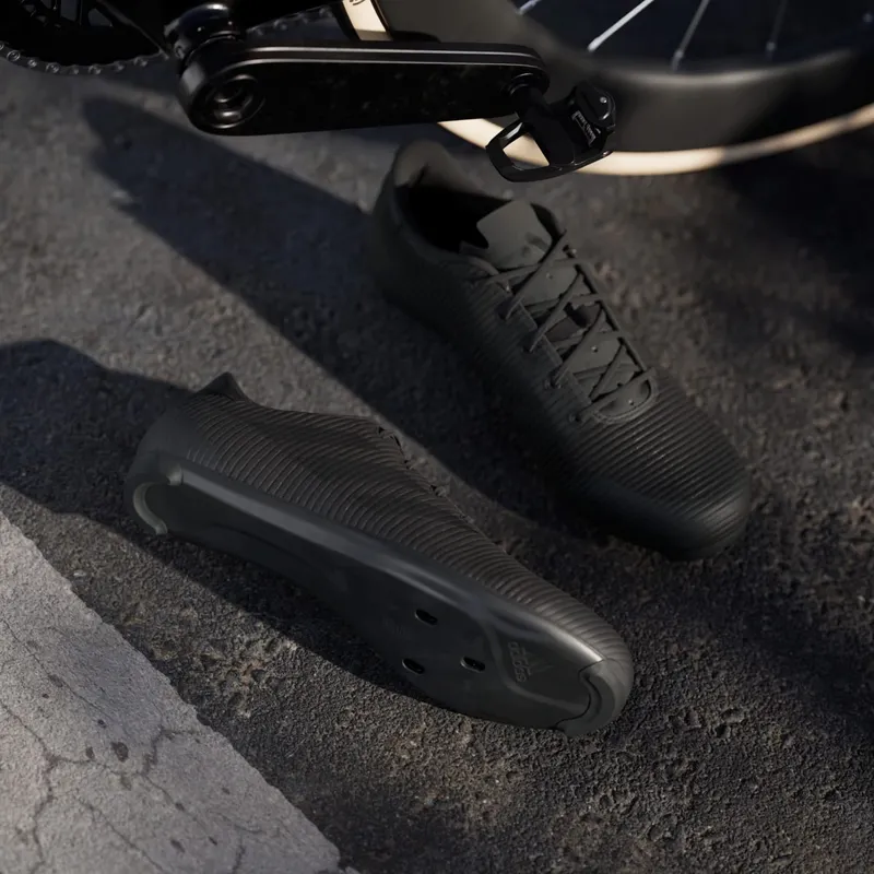 adidas The Road Fietsschoenen 2.0 Core Black / Cloud White / Carbon (HQ3486)
