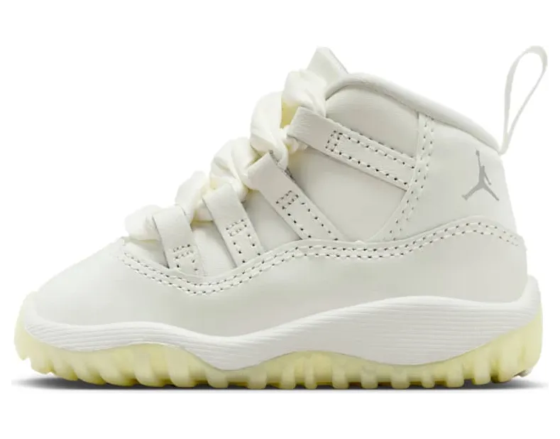 Air Jordan 11 DO3856-110