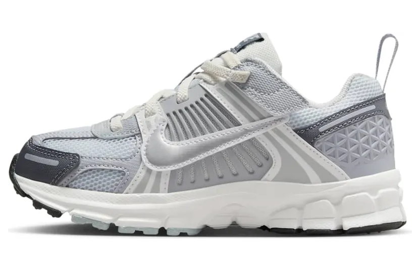Nike Zoom Vomero “Pure Platinum / Summit White / Dark Grey / Metallic Silver” (HF6999-008)