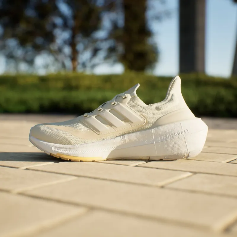 adidas Ultra Boost Light Ivory Core White Crystal Sand (ID3318)