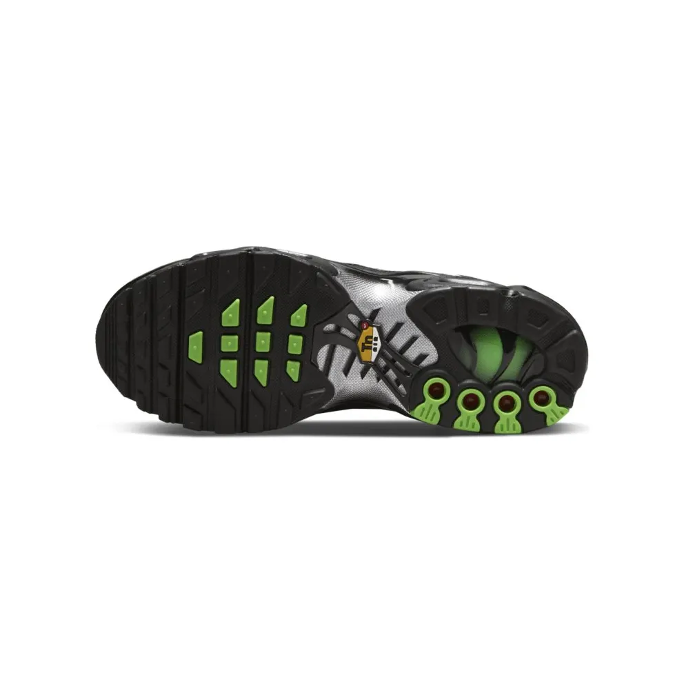 Nike Air Max Plus Older Kids’ Black (DR8002-001)