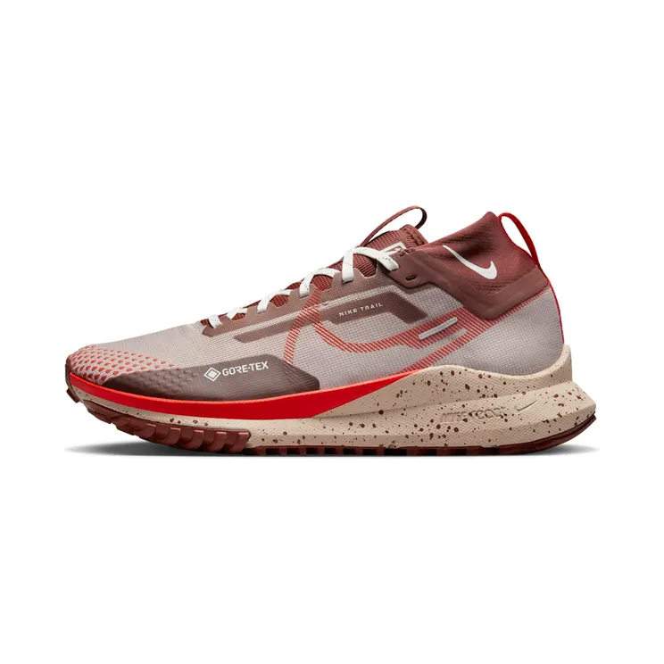 Nike React Pegasus Trail 4 Gore-Tex “Diffused Taupe / Dark Pony / Sail / Picante Red” (DJ7926-200)
