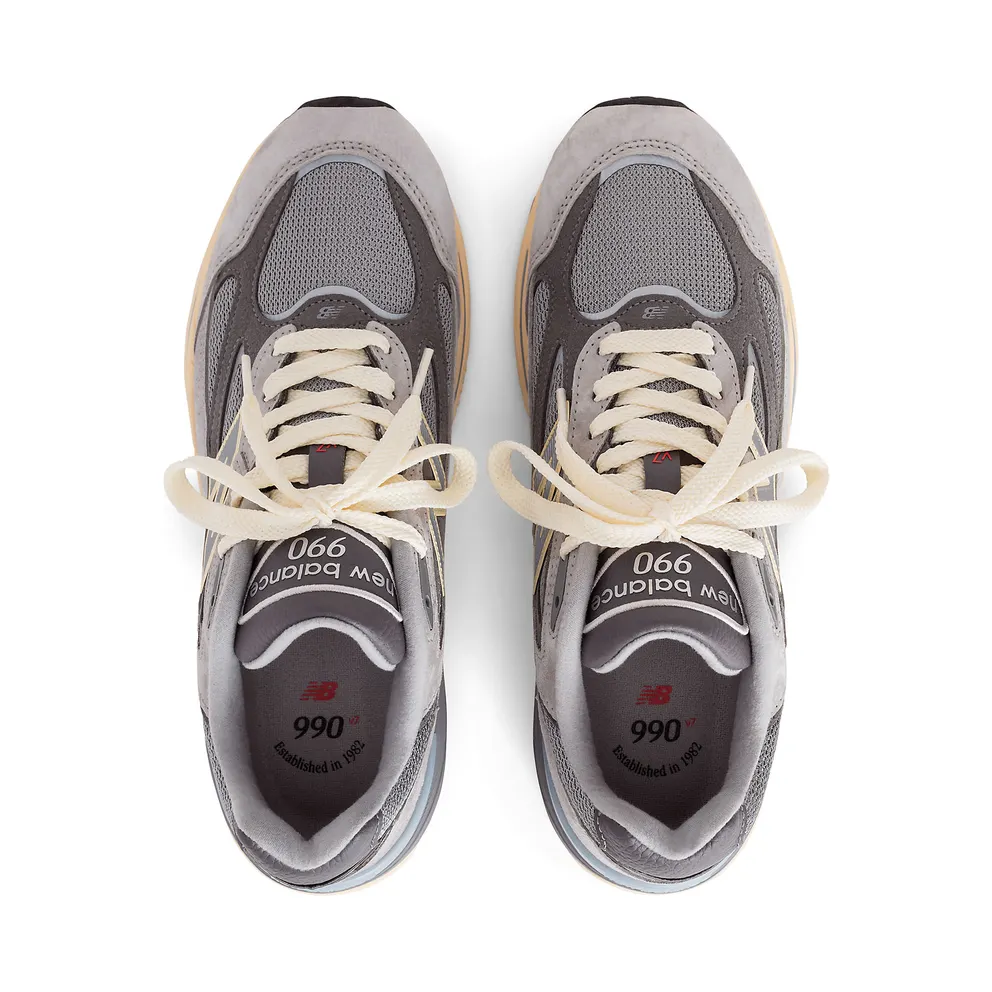 New Balance 990v7 (U990GR7)