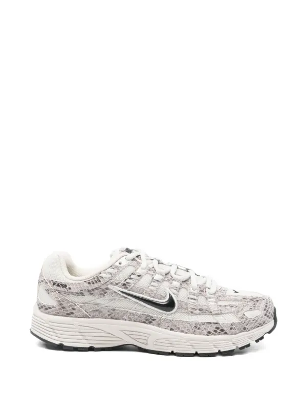 Nike P-6000 SE Sneakers mit Schlangen-Effekt – Nude (IH4451)