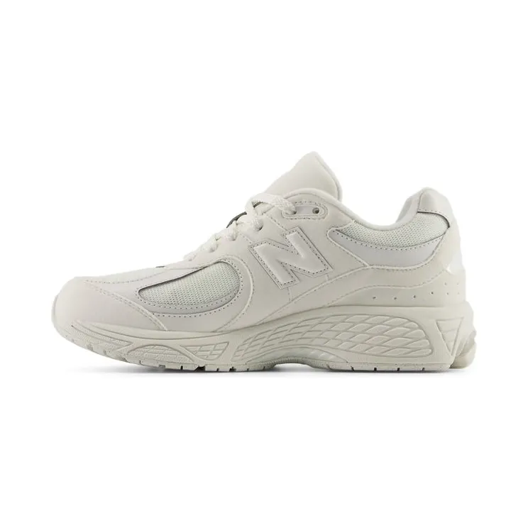 new-balance-2002r GC2002WH