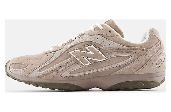 New Balance 204L “Mushroom / Arid Stone”: plat is het nieuwe dik (2)