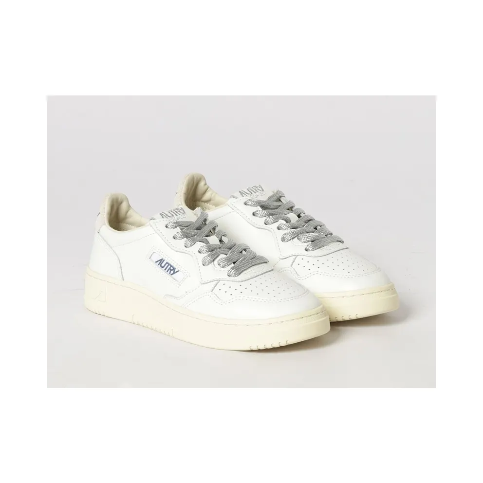 Autry Medalist Low Sneakers in Smooth Calf Leather with Perforated Toe White (AULWSW03)