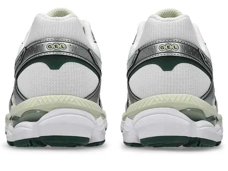 ASICS GEL-CUMULUS 16 “White / Forest Night” (1203A733-105)