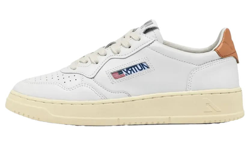 Autry Medalist Low “White/Sandstorm” (AULW-LL76)