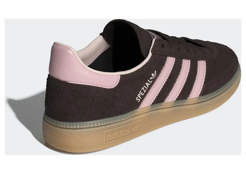 Adidas Handball Spezial “Aurora Coffee”: koffie en roze voor haar (4)
