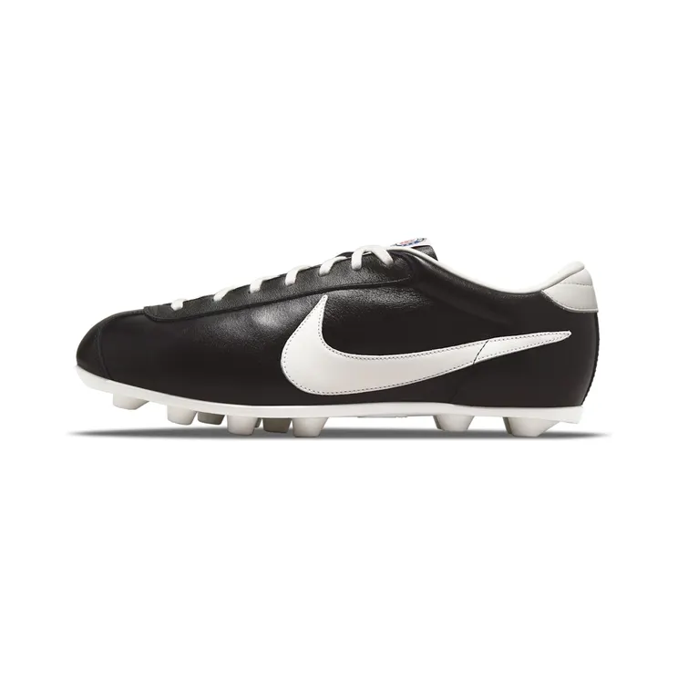 The Nike 1971 “Black/Black/Black/White” (DC9964-010)