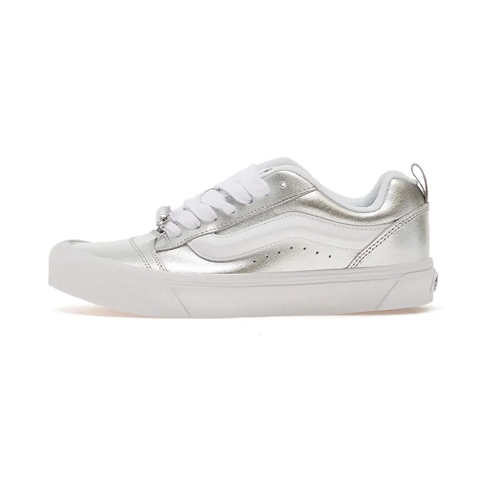 Vans Knu Skool “Metallic Leather Silver” (VN000E9XSLV1)