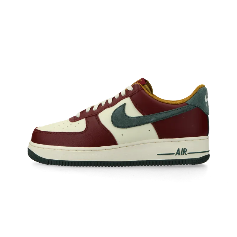 Nike Air Force 1 ’07 LV8 (cocnut milk / vintage green / dark team red) – HQ3612-113