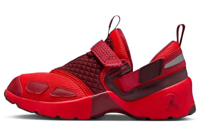Jordan Trunner LX “Chile Red” (HQ2164-601)