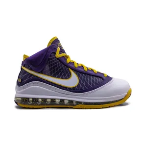 Nike ‘Air Max Lebron 7 Media Day’ Sneakers – Violett (CW2300)