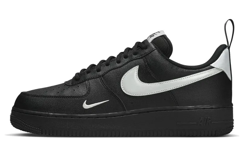 Nike Air Force 1 ’07 LV8 UTen Zwart (DX8967-001)