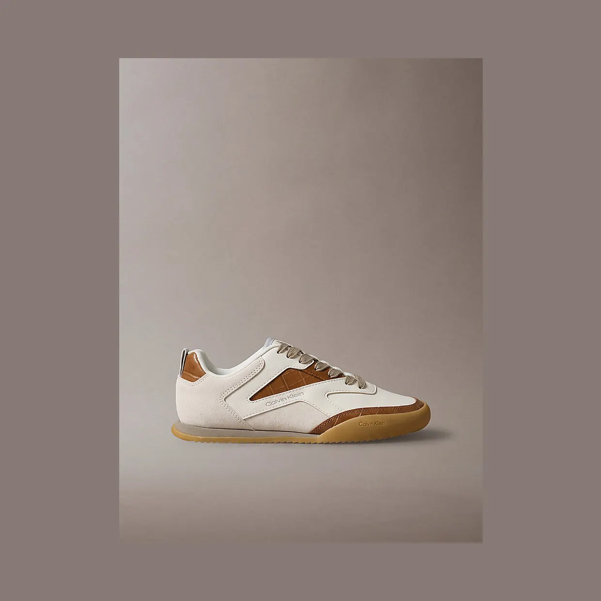 Calvin Klein Ck Kayla – Croc-Effect Runner “MARSHMALLOW/NATURAL UMBER/GUM” (HW0HW032440K7)