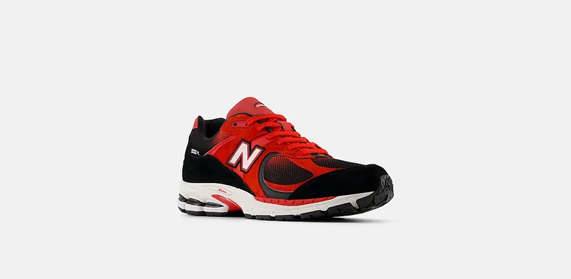 New Balance 2002R “Black/True Red” (U2002RZA)