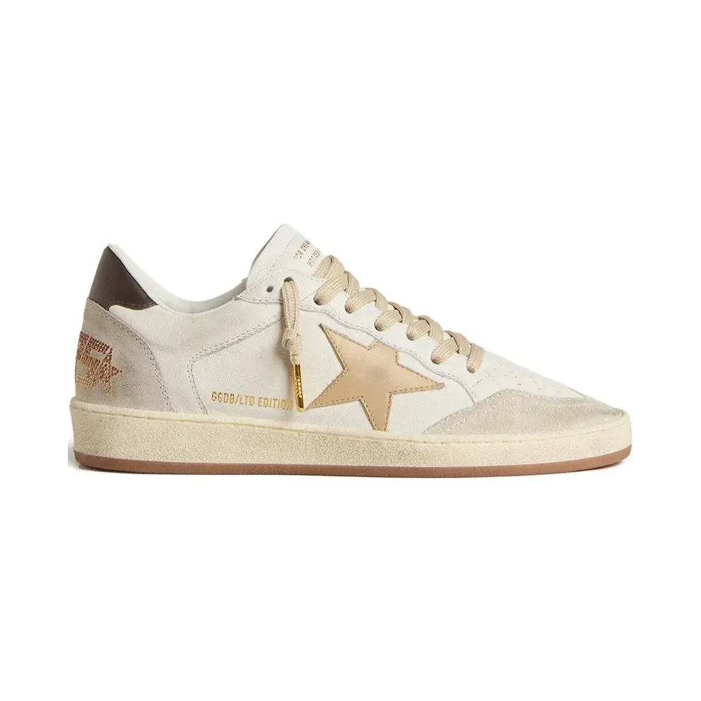 Golden Goose Ball Star LTD mit beigem Stern und schwarzer Fersenlasche – White (GWF00327F007297)