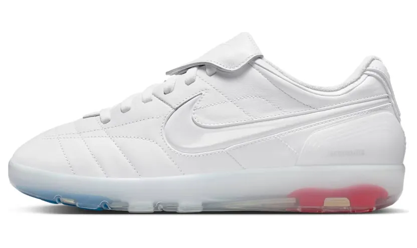Jacquemus x Nike Cryoshot Tiempo R10: minimal designer-drop