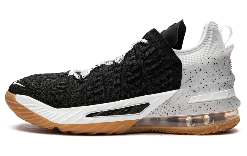 LeBron 18 voor kids Zwart (CW2760-007)