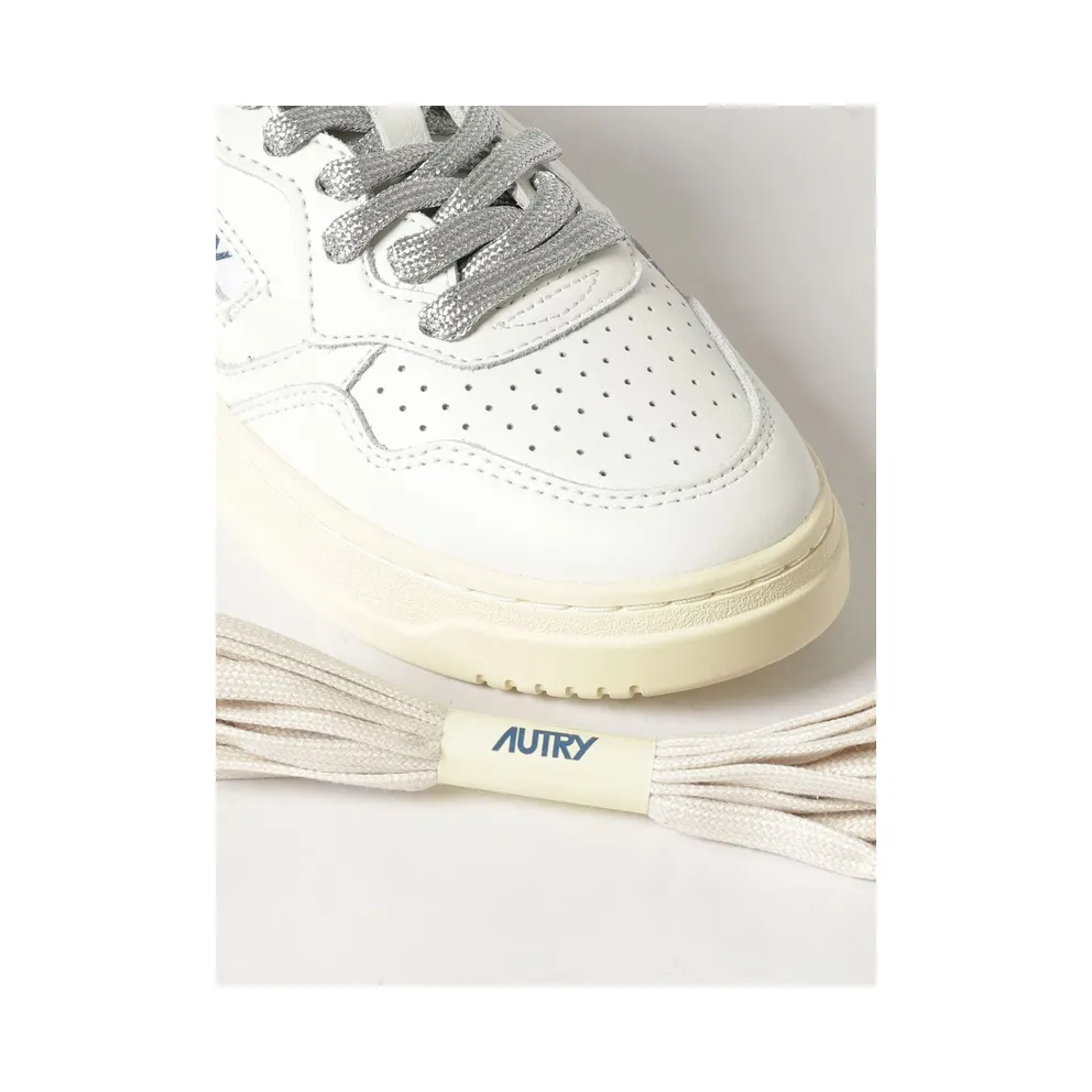 Autry Medalist Low in Smooth Calf Leather with Perforated Toe White (AULWSW03)