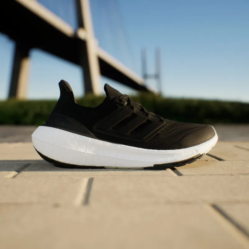 Adidas Ultraboost Light Core Black / Core Black / Crystal White (GY9353)
