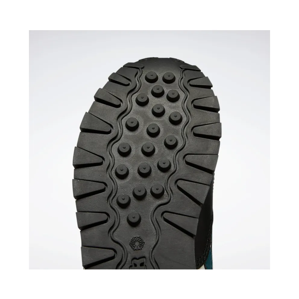 Reebok Classic Leather Shoes Chalk / Core Black / Semi Solar Gold