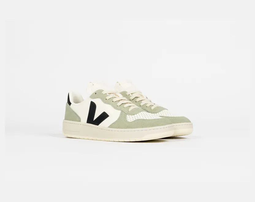 Veja V-10 Pure Black Clay (VI0220500)
